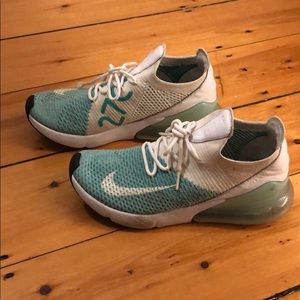 Nike - Air Max 270 Flyknit in turquoise and white